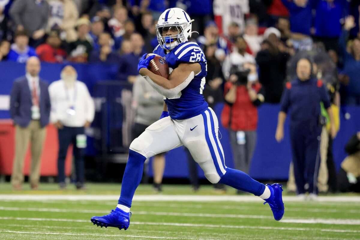 En additionnant les gains de Jonathan Taylor par la course et par la passe, sa production compte pour 33,5% de l’offensive des Colts cette saison.
