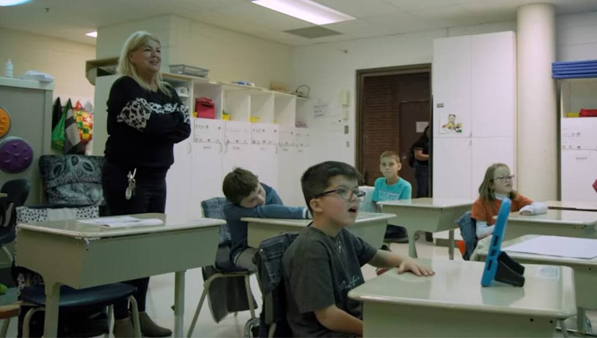 L’École secondaire des Bâtisseurs, à Kénogami, accueille des élèves qui ont une déficience intellectuelle et un trouble du spectre de l’autisme dans des classes spécialisées, en plus d’élèves du secteur régulier.