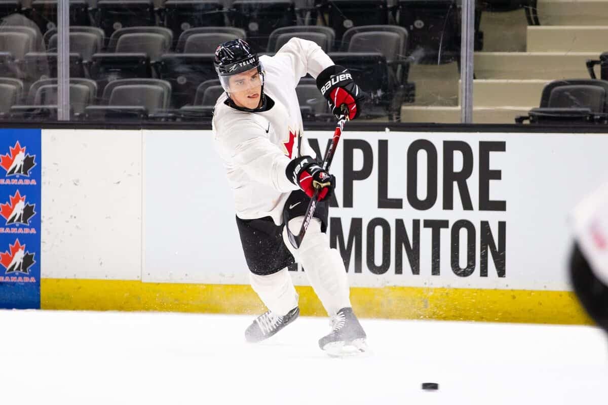 Le défenseur Justin Barron