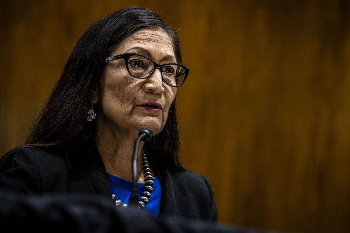 La secrétaire d’État à l’Intérieur, Deb Haaland