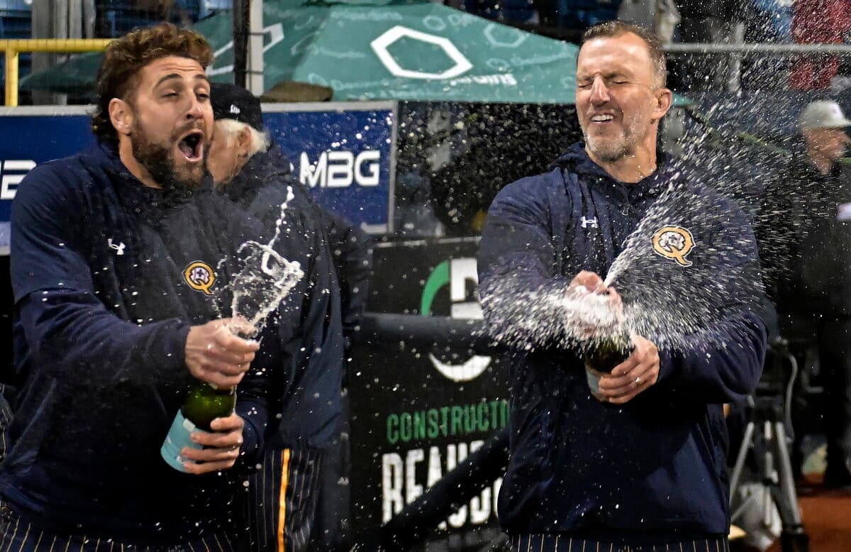 Les Capitales ont de nouveau célébré un triomphe à la maison en séries dimanche dernier, lorsqu'ils ont éliminé les Titans d'Ottawa pour passer en finale.