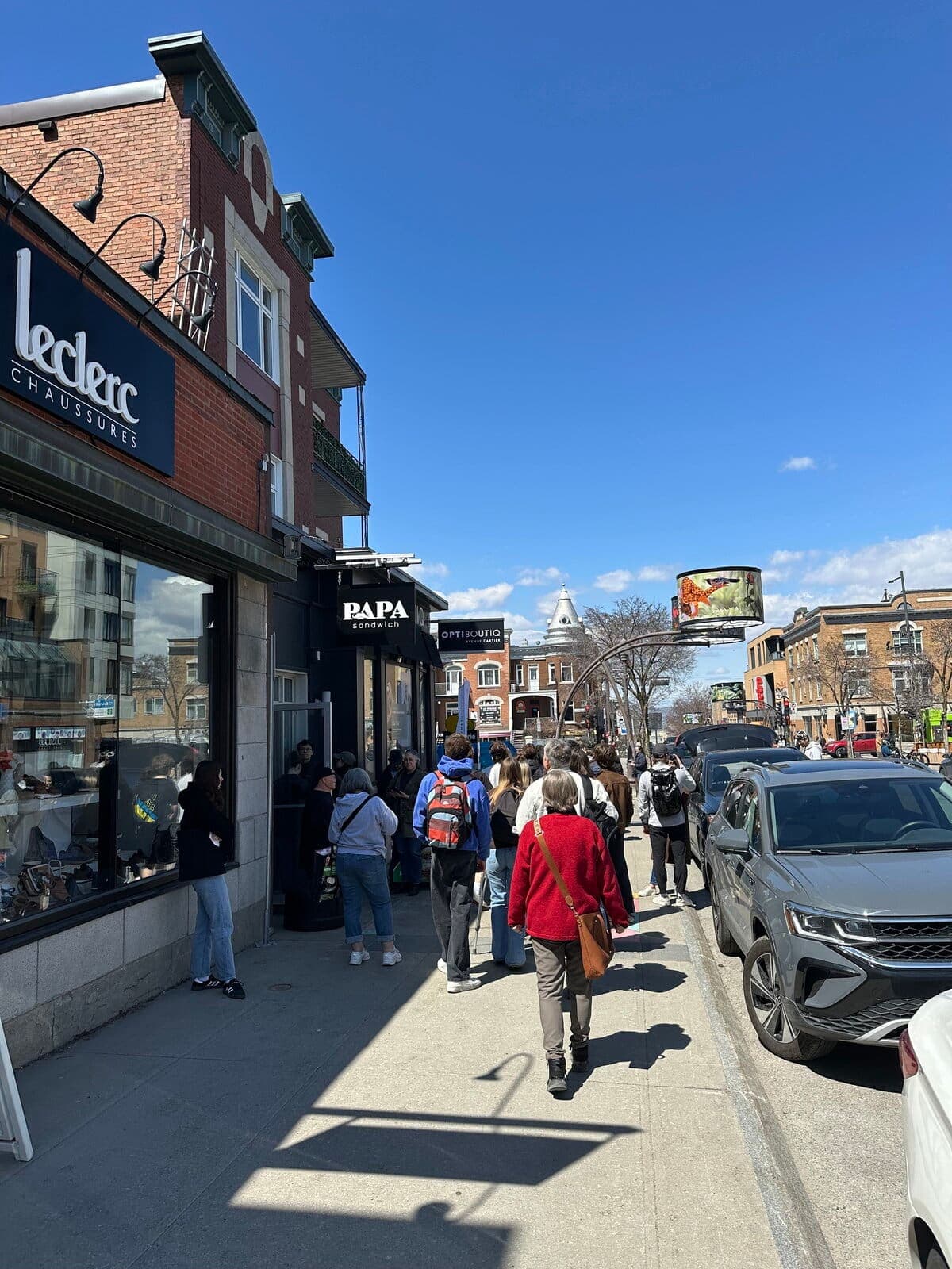 L’engouement est tel que les files d’attente se sont étendues jusqu’à l’extérieur chaque jour depuis l’ouverture.
