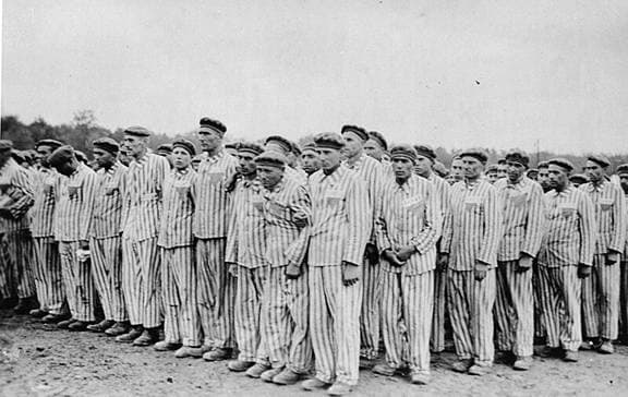 Prisonniers du camp de Buchenwald.