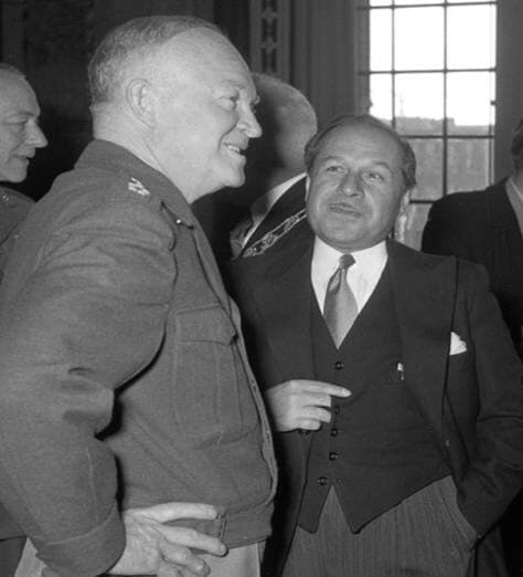 Le général Dwight Eisenhower avec Pierre Dupuy