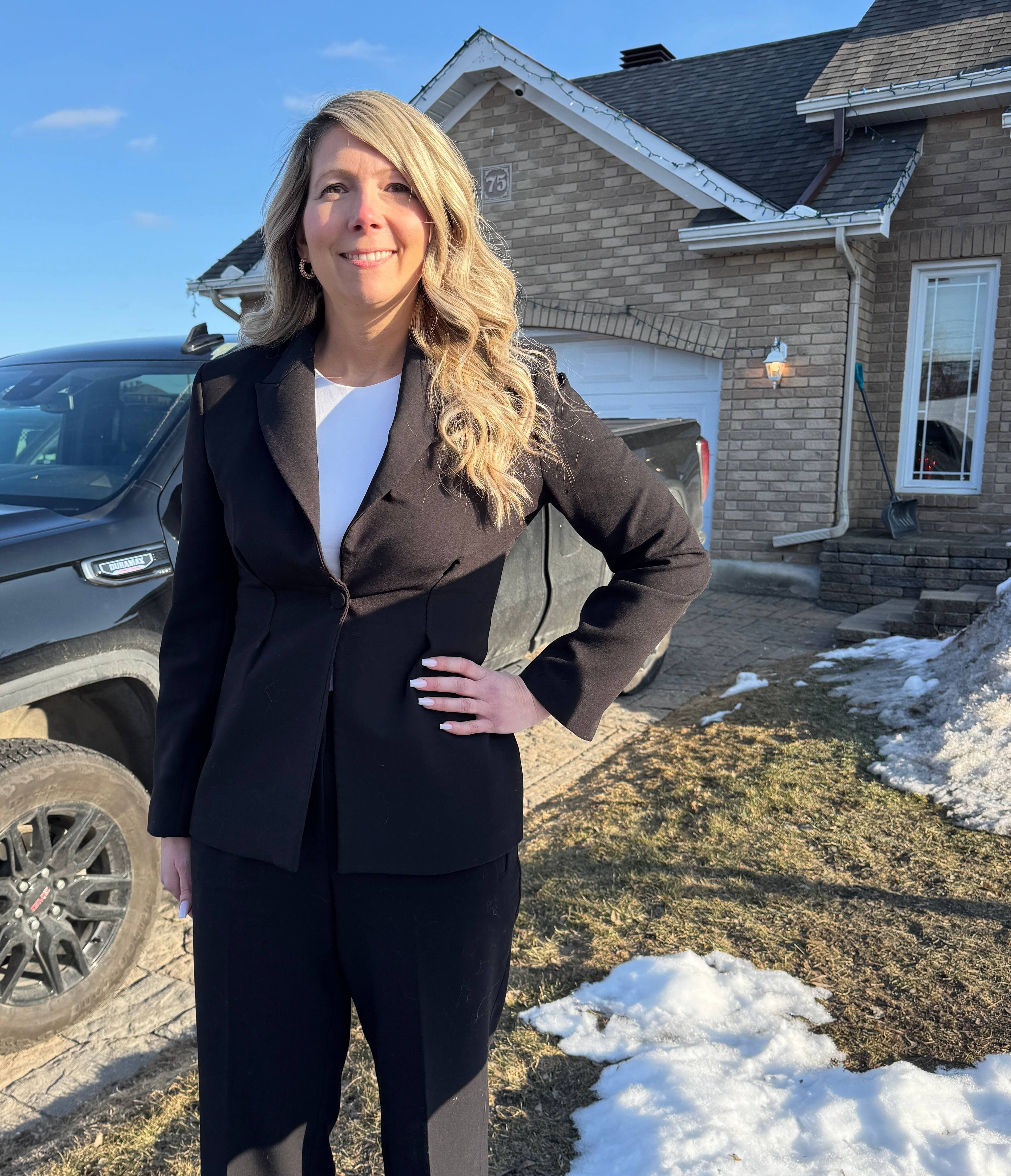 Tania Cousineau, courtière immobilière résidentiel et commercial chez RE/MAX Vision