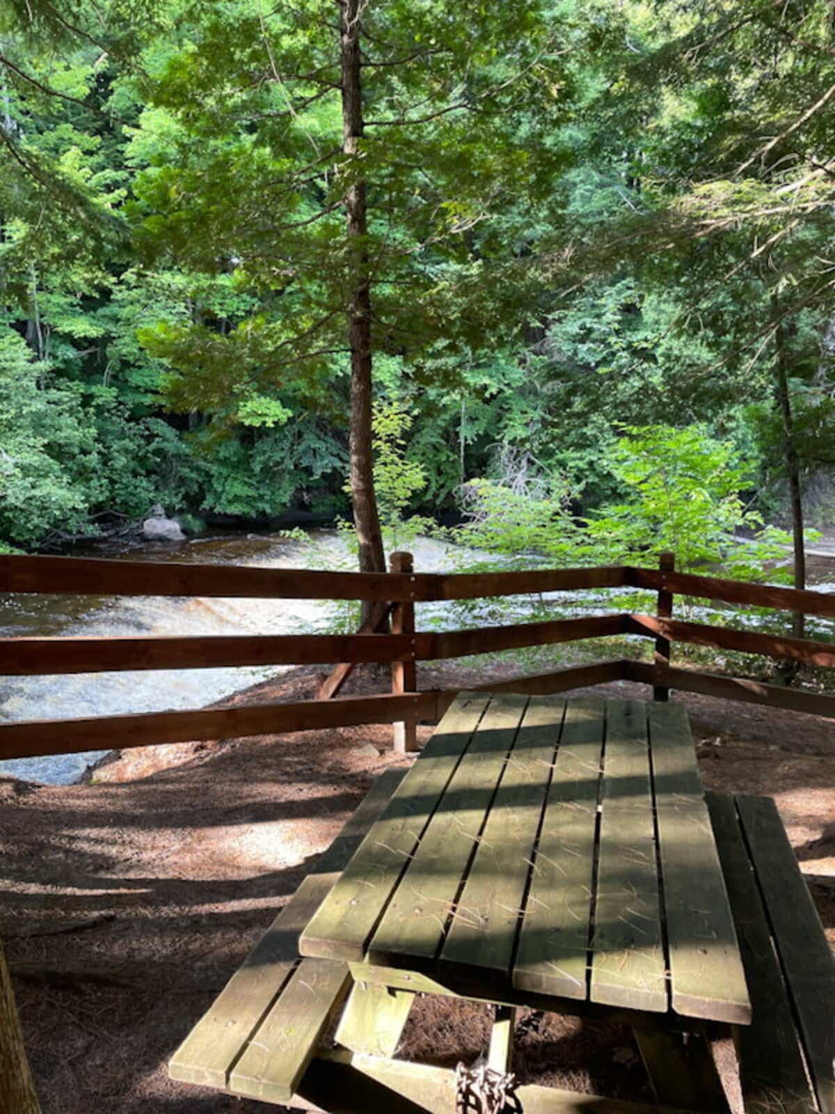Au Parc régional de la rivière Gentilly, une pause près de la chute à Thibodeau est vraiment relaxante!