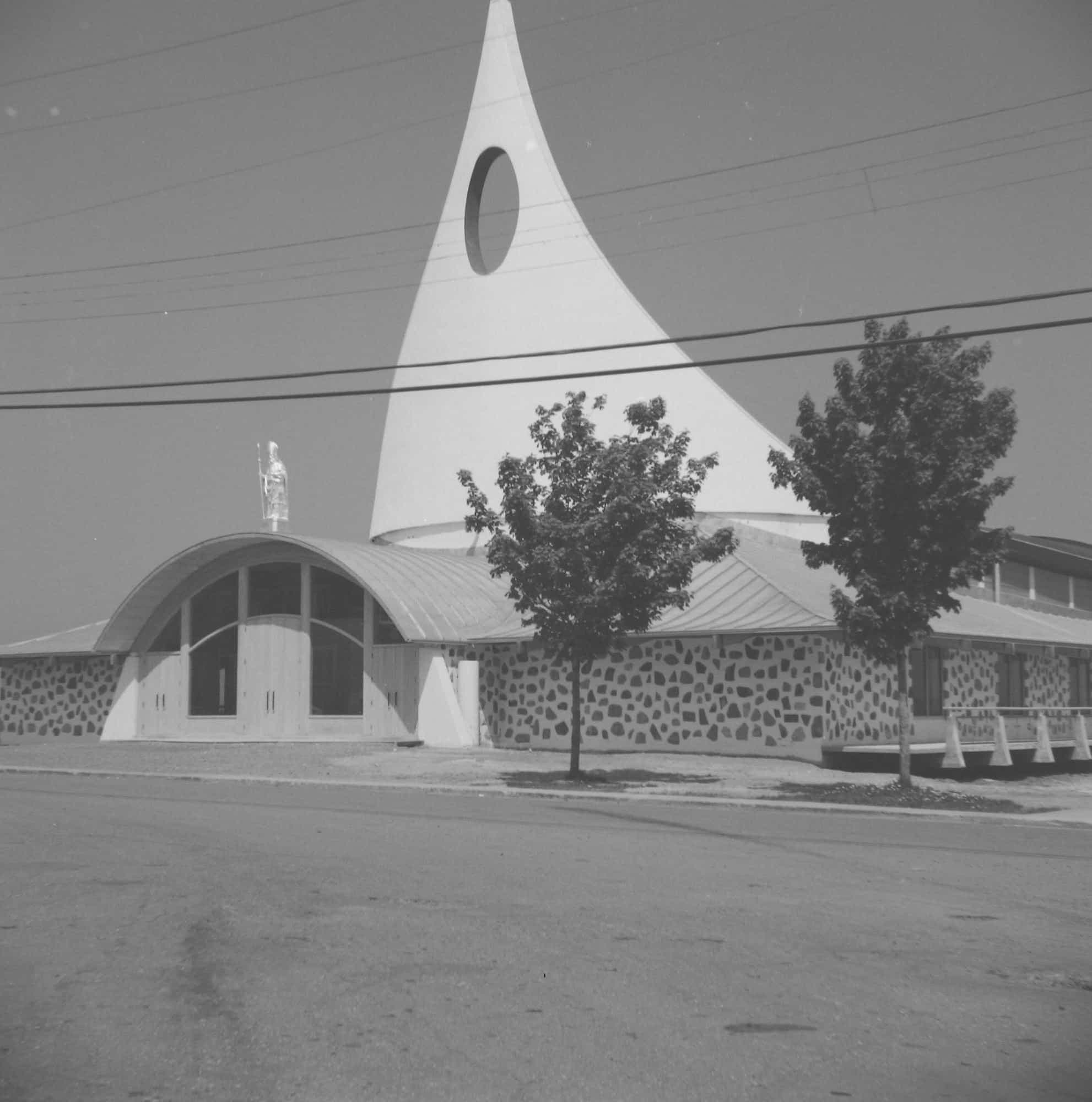 Saint-Nicolas, Lévis – Nouvelle église – Façade, 1963.