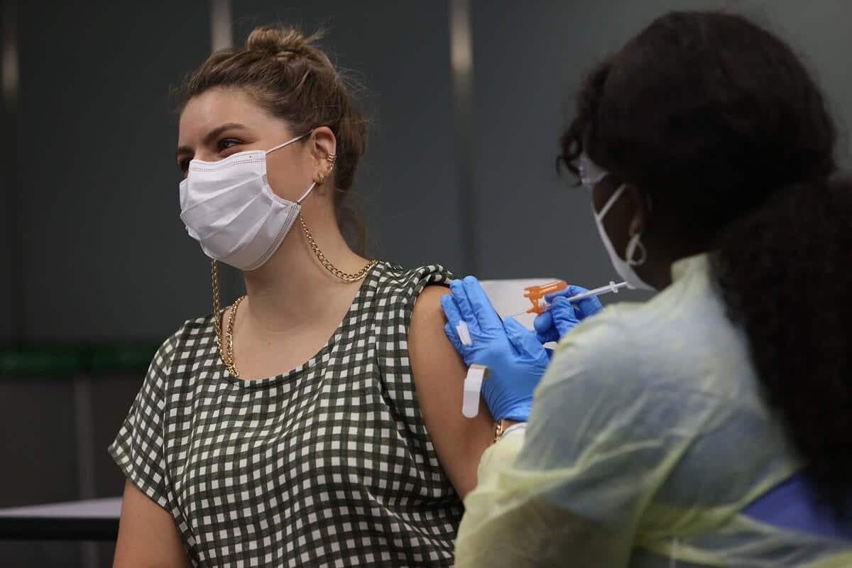 Difficile pour le moment de dire si le variant Lambda résiste davantage que les autres aux vaccins.