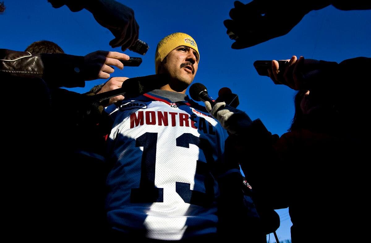 Alouettes de Montréal Anthony Calvillo lors d'un point de presse au Stade du Commonwealth à Edmonton, Alberta, le samedi 27 novembre 2010. Les Alouettes affronteront les Roughriders de la Saskatchewan pour la Coupe Grey dimanche.