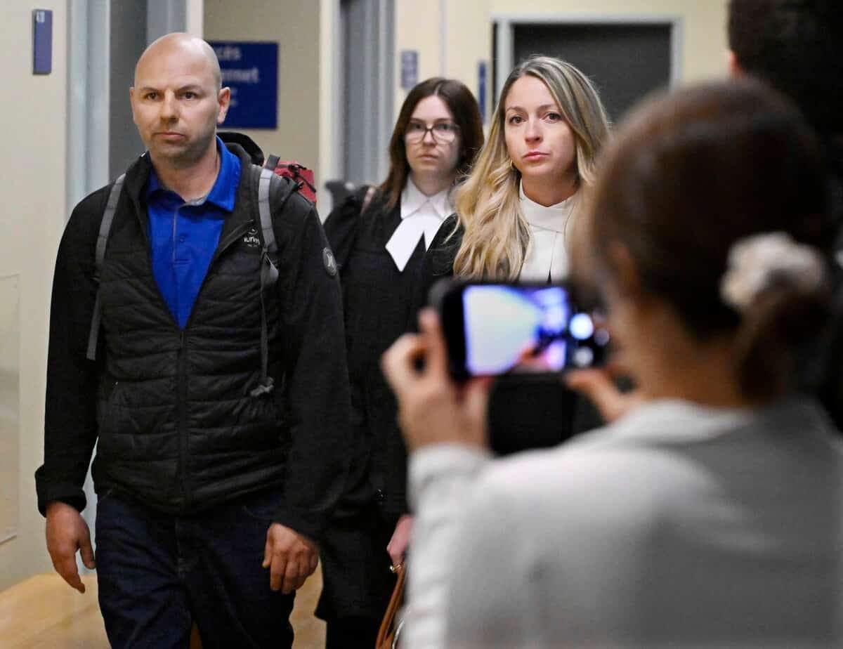 Antoine Simard à son arrivée au palais de justice de Québec, vendredi matin.