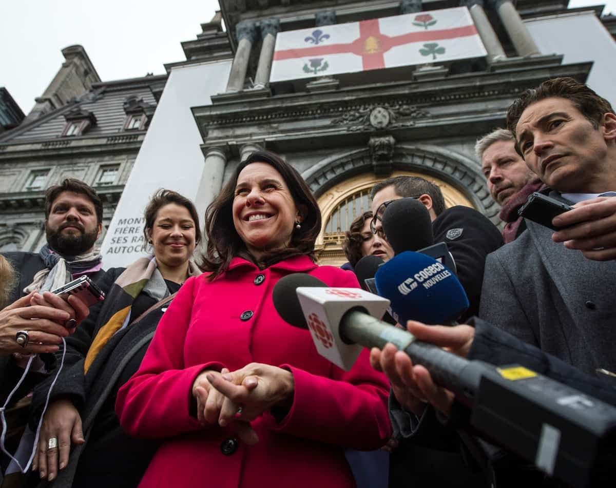 La mairesse de Montréal, Valérie Plante de Projet Montréal, rencontre les citoyens accompagnées de son équipe suite à sa victoire aux élections municipales, à Montréal, lundi le 6 novembre 2017.