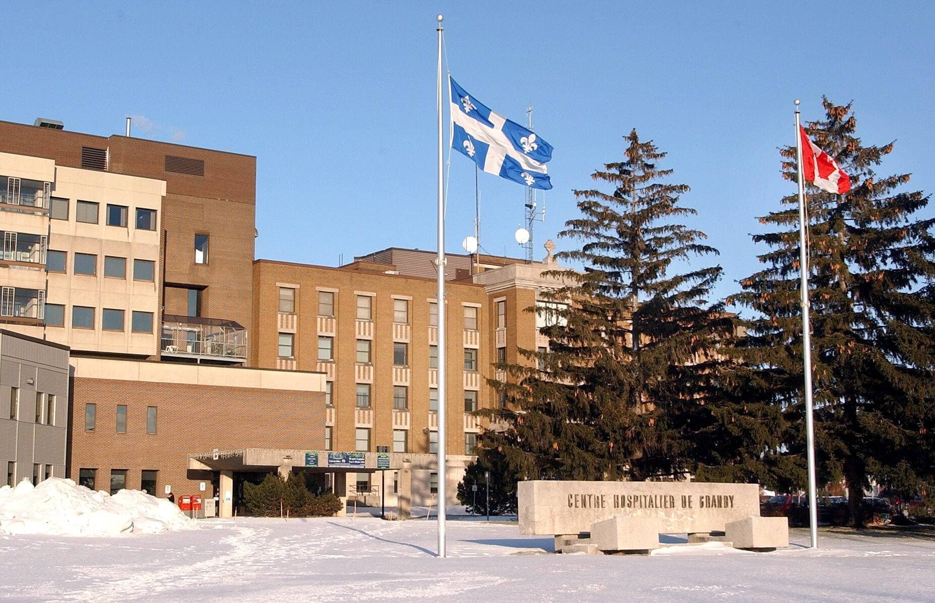 L’hôpital de Granby est l’un des 32 centres hospitaliers aux prises avec une éclosion. Les autorités y rapportent cinq travailleurs et cinq patients infectés.