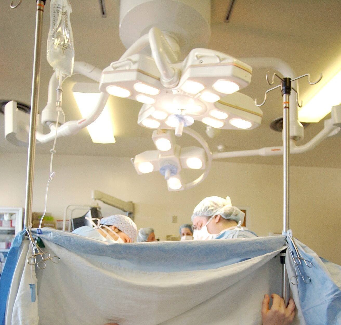 L’organisation des avortements tardifs au Québec, qui sont effectués après 23 semaines de grossesse, n’est toujours pas achevée après deux années à offrir le service, et les femmes qui en font la demande sont envoyées d’un hôpital à l’autre à tour de rôle.