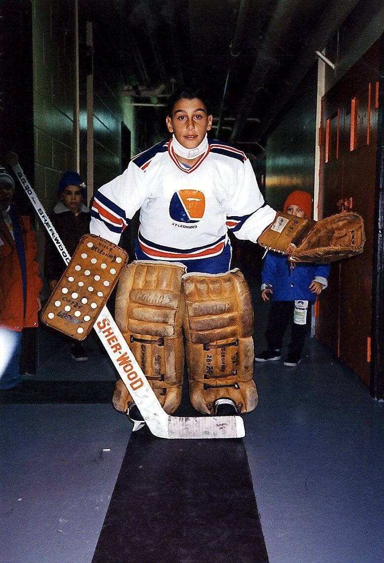 Roberto Luongo portant les couleurs de l’équipe pee wee CC de l’Association de hockey mineur de Saint-Léonard.