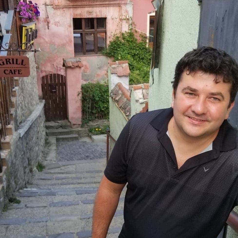 Portrait du dentiste Dr Viktor Dorokhine, qui devra payer 10 000$ d'amende pour ses propos racistes, sexuels et vulgaires faits à l'endroit d'étudiants en dentisterie.