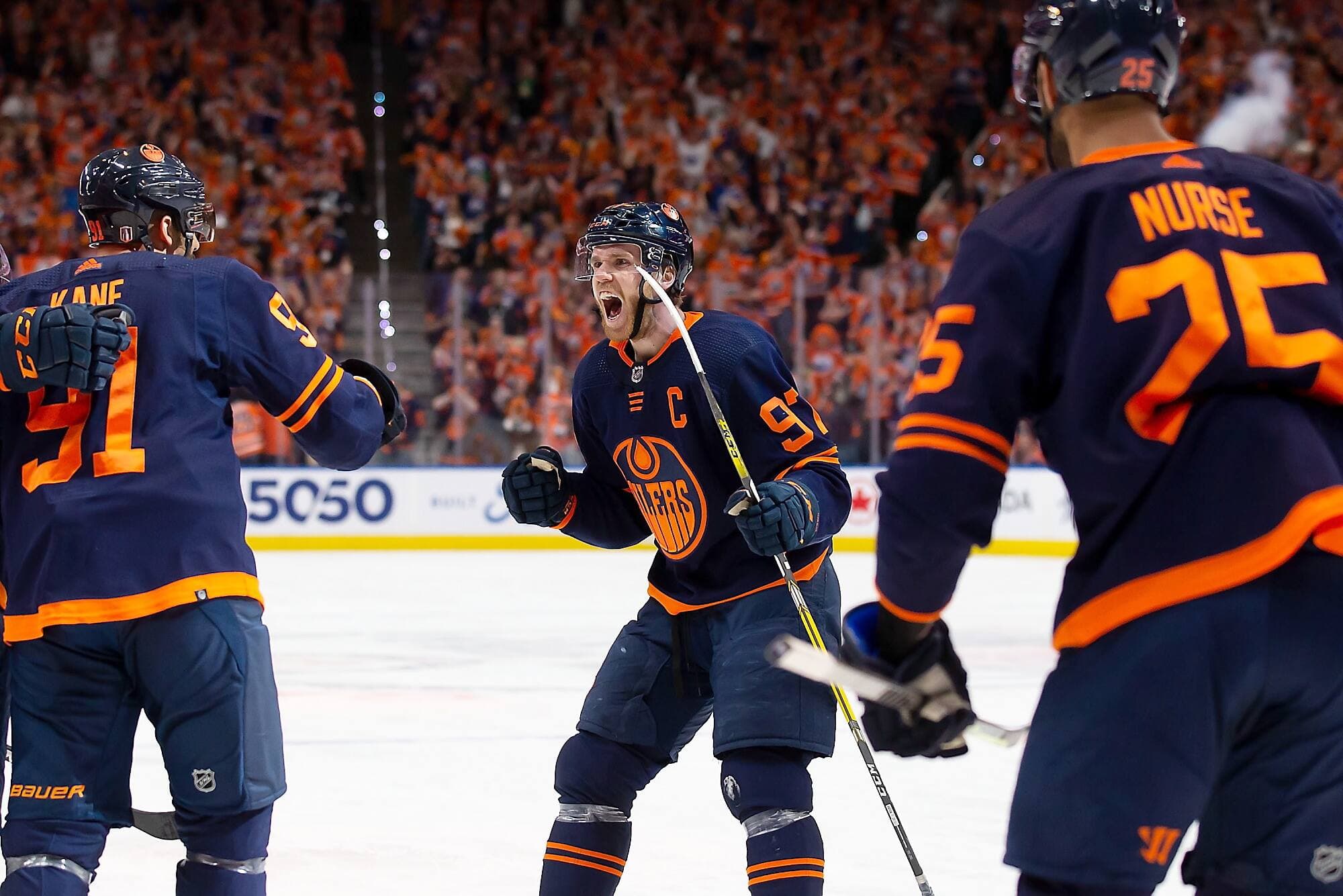 Connor McDavid a connu une soirée de trois points, dimanche, face aux Flames.