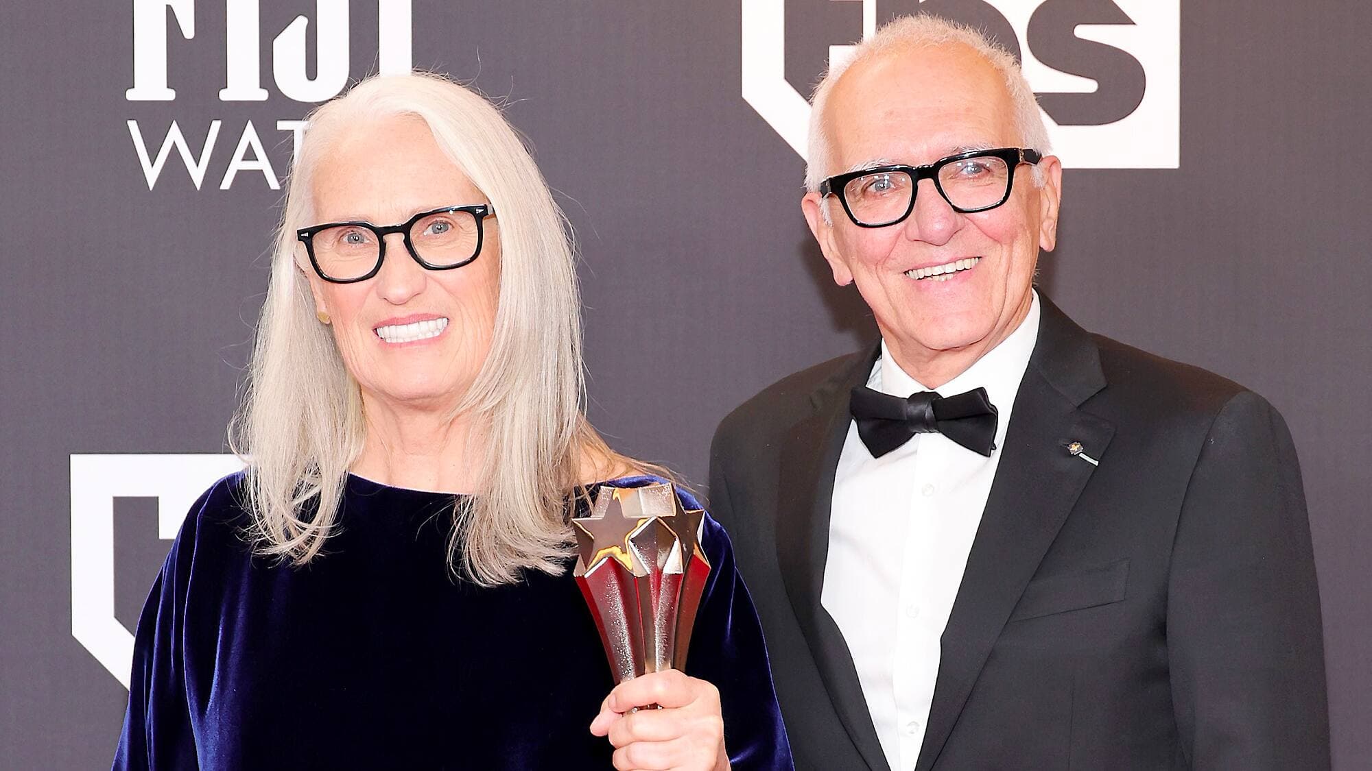 Roger Frappier et la réalisatrice Jane Campion lors de la cérémonie des Critics Choice Awards.