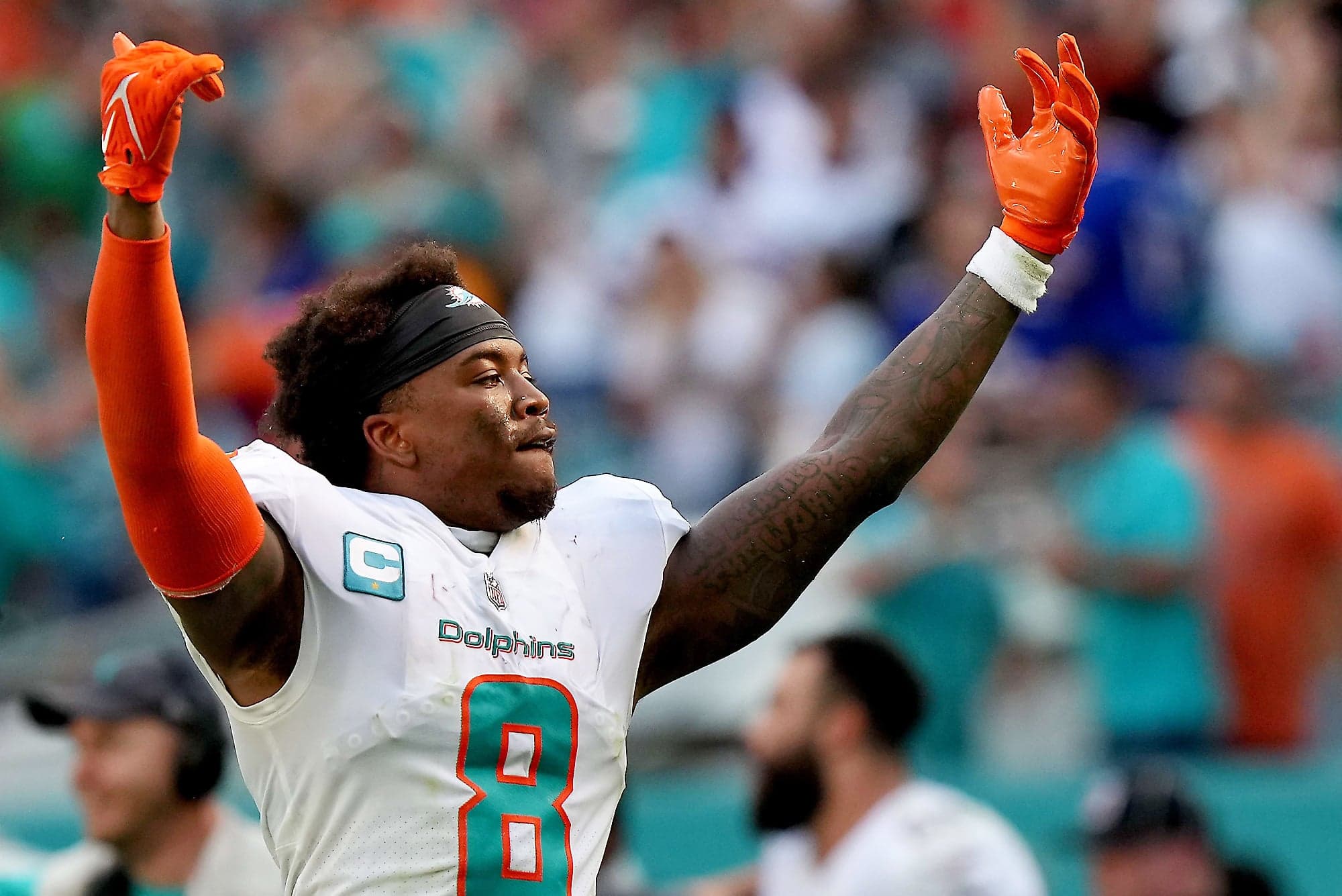 Jevon Holland s’établit comme un joueur étoile à Miami, avec ses 10 plaqués, 1,5 sac du quart et deux passes rabattues, hier.