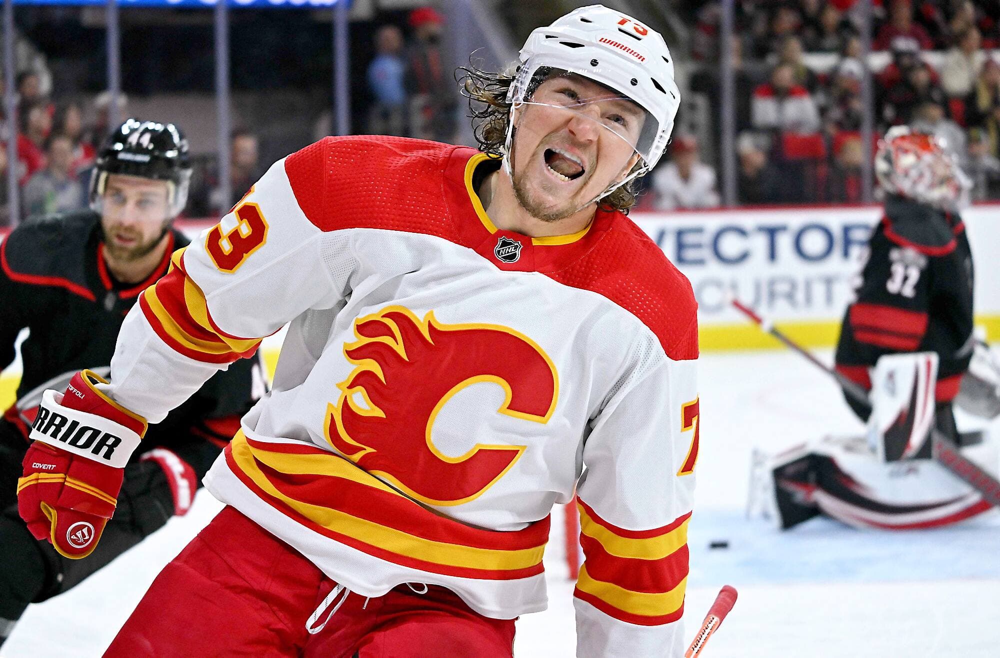 Tyler Toffoli a marqué contre les Hurricanes de la Caroline, samedi, à Releigh, mais les Flames de Calgary ont encaissé un revers de 3 à 2.