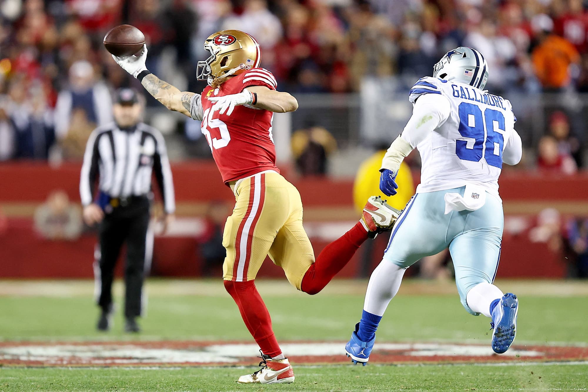 L’ailier rapproché des 49ers, George Kittle a réalisé un attrapé spectaculaire, dimanche contre les Cowboys.