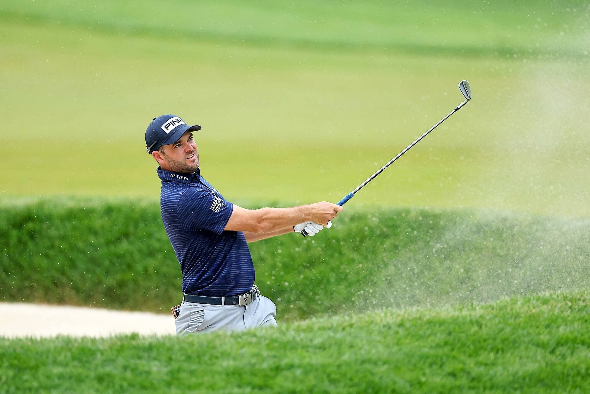 Corey Conners réagissant après avoir sauvé la normale au 17e trou de la deuxième ronde du Championnat de la PGA.