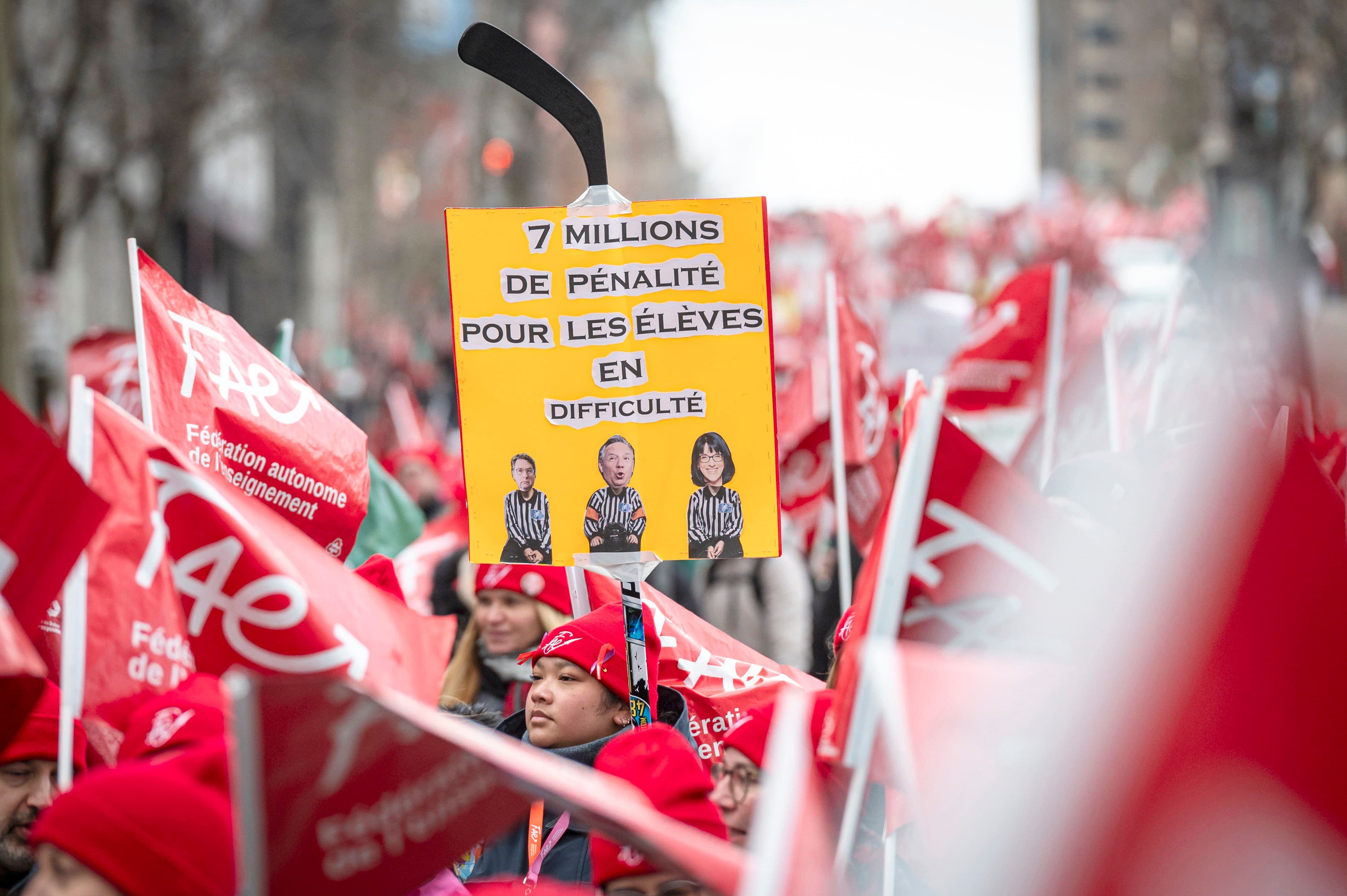Les enseignants de la Fédération autonome de l'enseignement (FAE) sortent d'une grève générale illimitée qui a duré près d'un mois.
