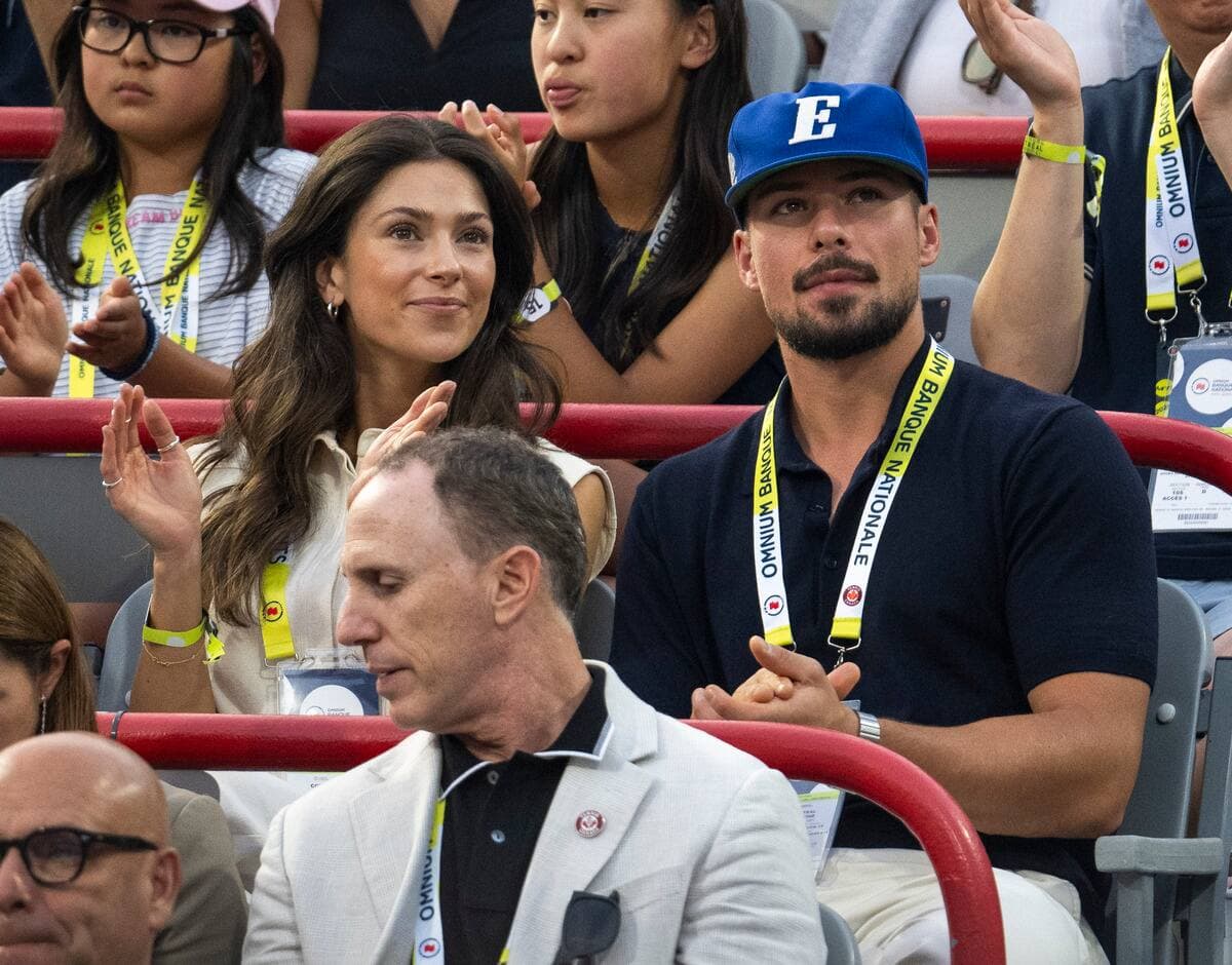 Alexandre Carrier, du Canadien de Montréal, a encouragé Victoria Mboko, samedi soir.