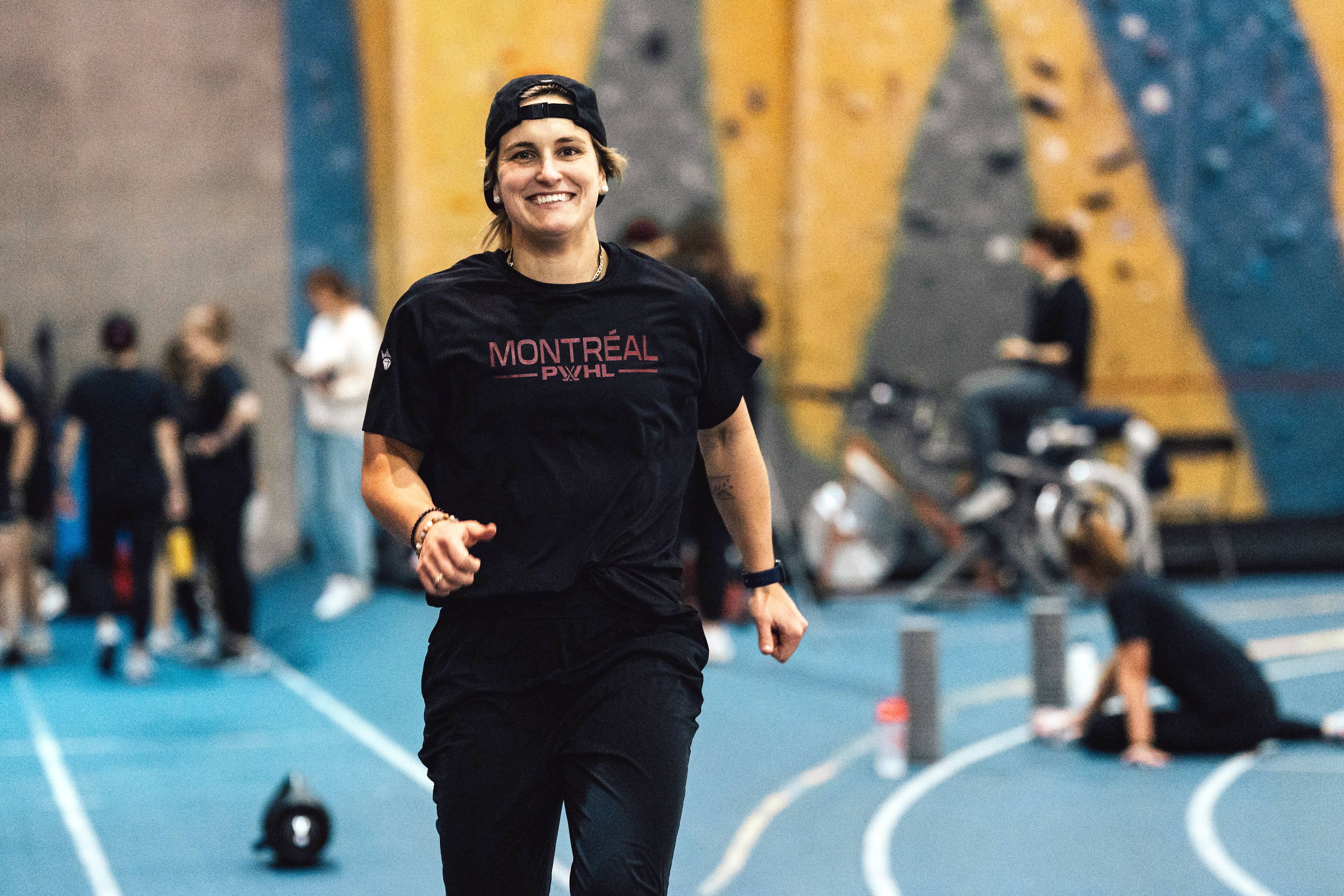 Marie-Philip Poulin lors des tests physiques de l'équipe professionnelle de hockey féminin de Montréal, à l'Auditorium de Verdun, en novembre.