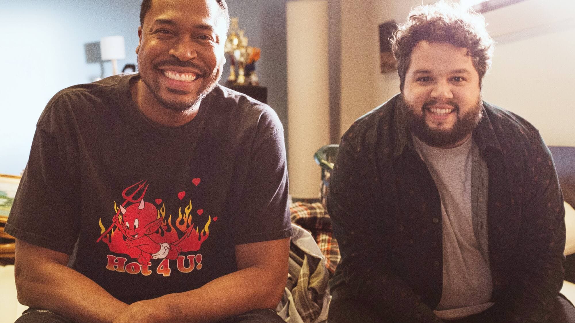 Valère (Fayolle Jean Jr) a rendu un grand service à son ami Thomas (Matthieu Pepper), mais il se révèle être un colocataire un peu envahissant.