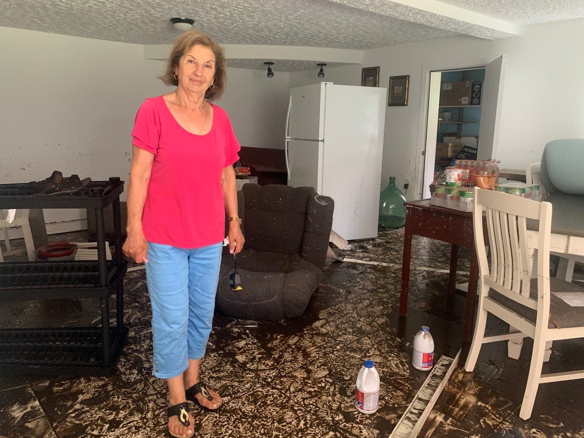 Rosa Muoio dans son sous-sol de la rue Belmont, dans l’arrondissement de Saint-Léonard, à Montréal, le 14 juillet 2024.