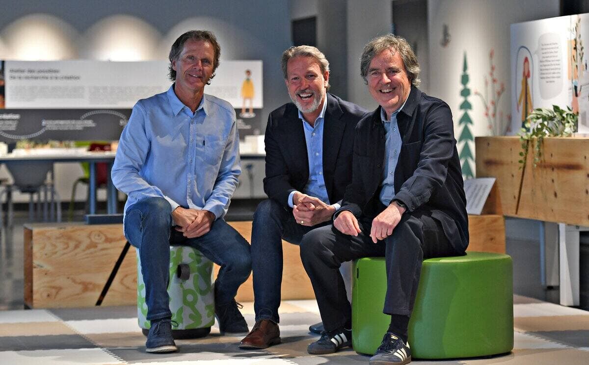 Les cofondateurs du Lab-École, Pierre Lavoie, Ricardo Larrivée et Pierre Thibault, présents sur les lieux d'une exposition qui est consacrée aux travaux réalisés au cours des huit dernières années, à l'Espace 400e, à Québec.