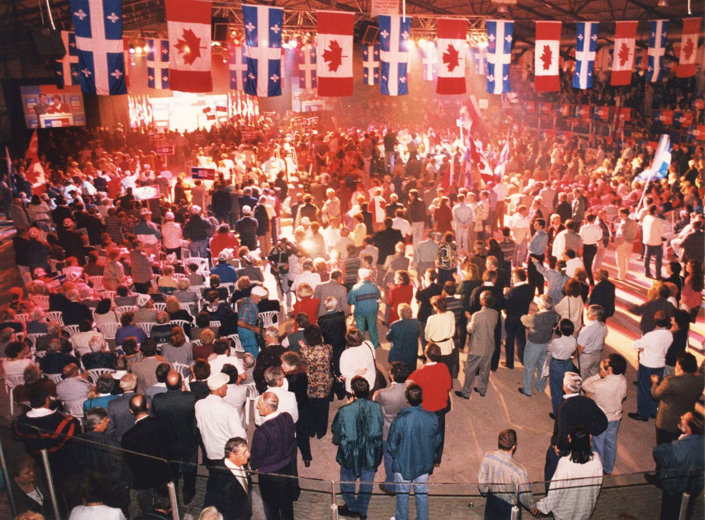 Des partisans du Non manifestent à Montréal avant le référendum.