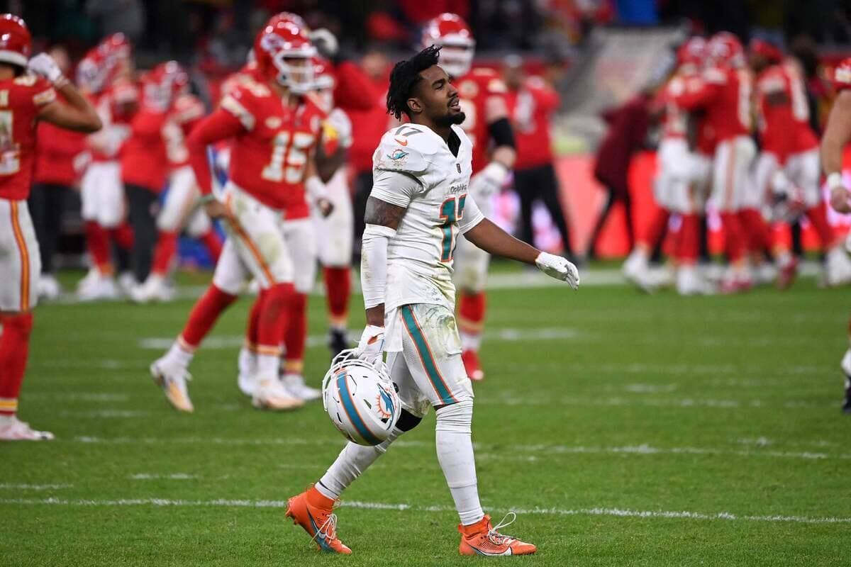 Jaylen Waddle et les receveurs des Dolphins n’ont pas produit les habituels artifices, dans une défaite face aux Chiefs à Francfort.