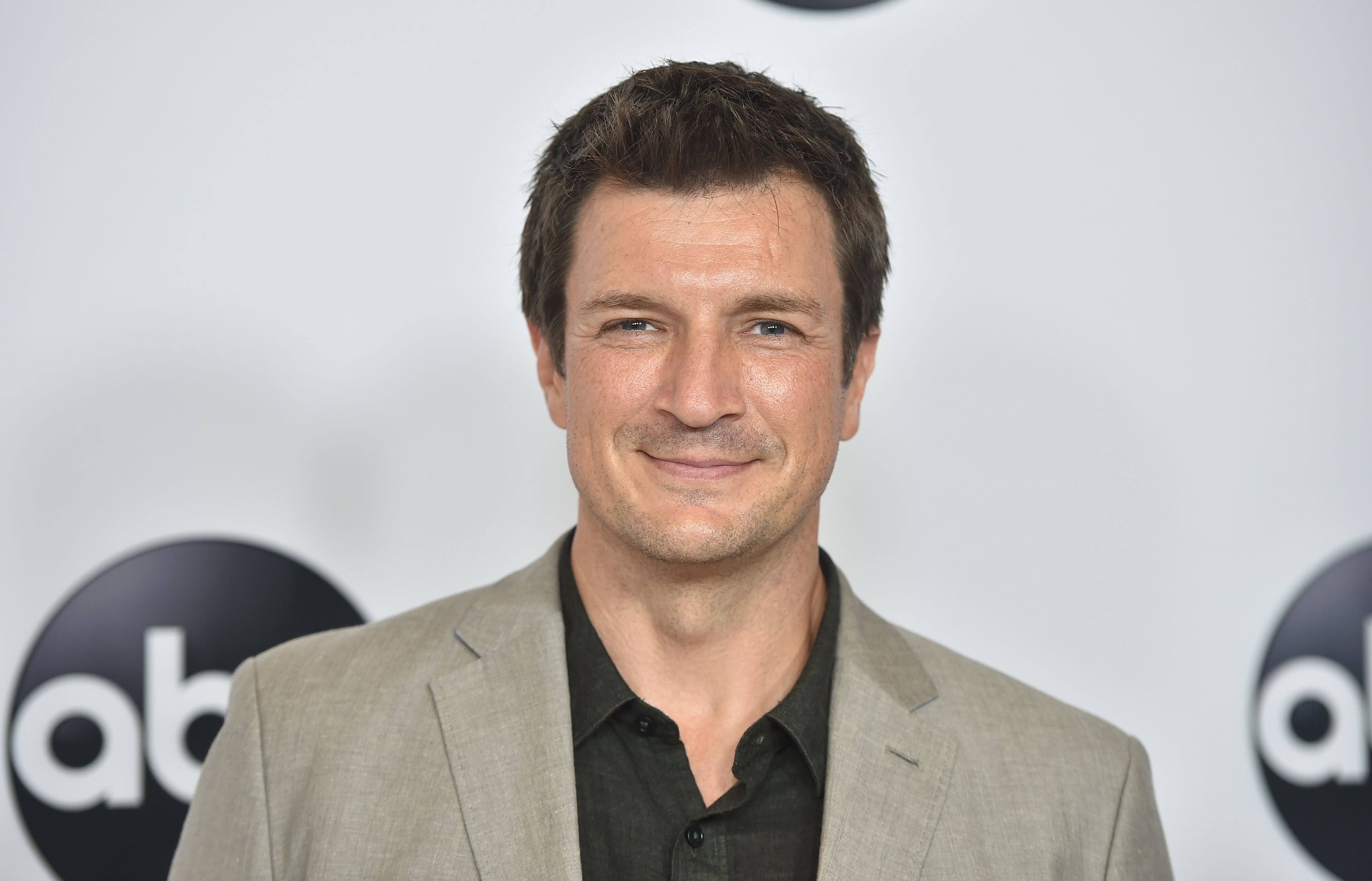 L'acteur Nathan Fillion, qui incarne le rôle du personnage de John Nolan dans la série The Rookie sur ABC.