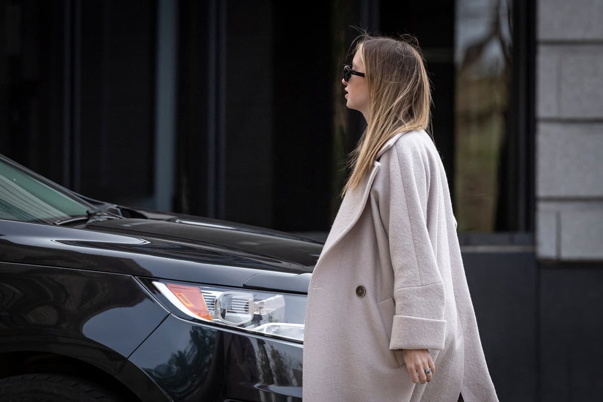 Me Alice Bourbonnais-Rougeau arrivant à la cour municipale de Montréal, où elle a reçu sa sentence pour conduite avec facultés affaiblies et délit de fuite, le vendredi 19 mai 2023.