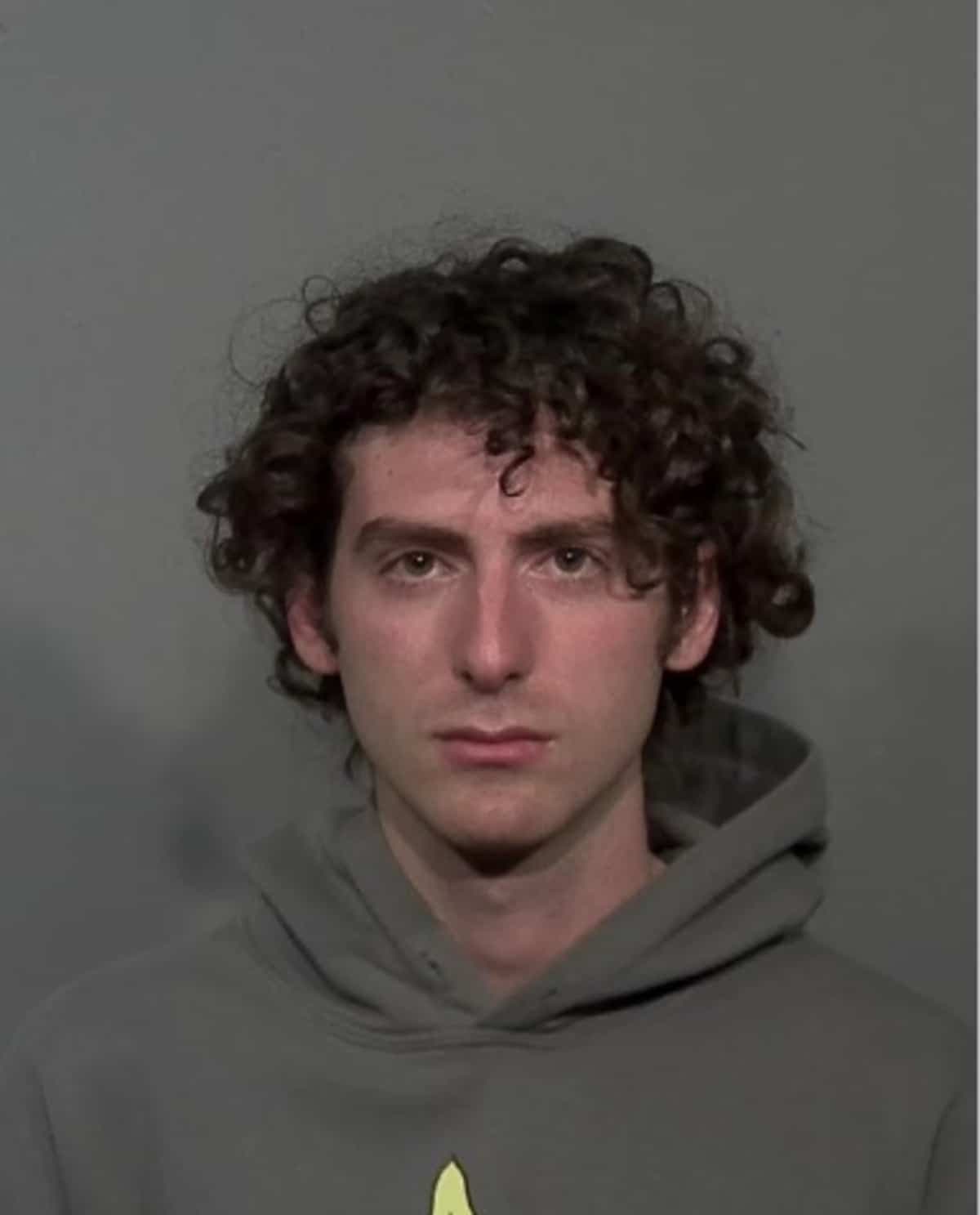 De potentielles victimes d’un homme de 21 ans, Antoine Absi, arrêté pour plusieurs chefs de leurre, production de pornographie et incitation à des contacts sexuels à l’endroit de jeunes garçons âgés de 12 à 16 ans sont recherchées.