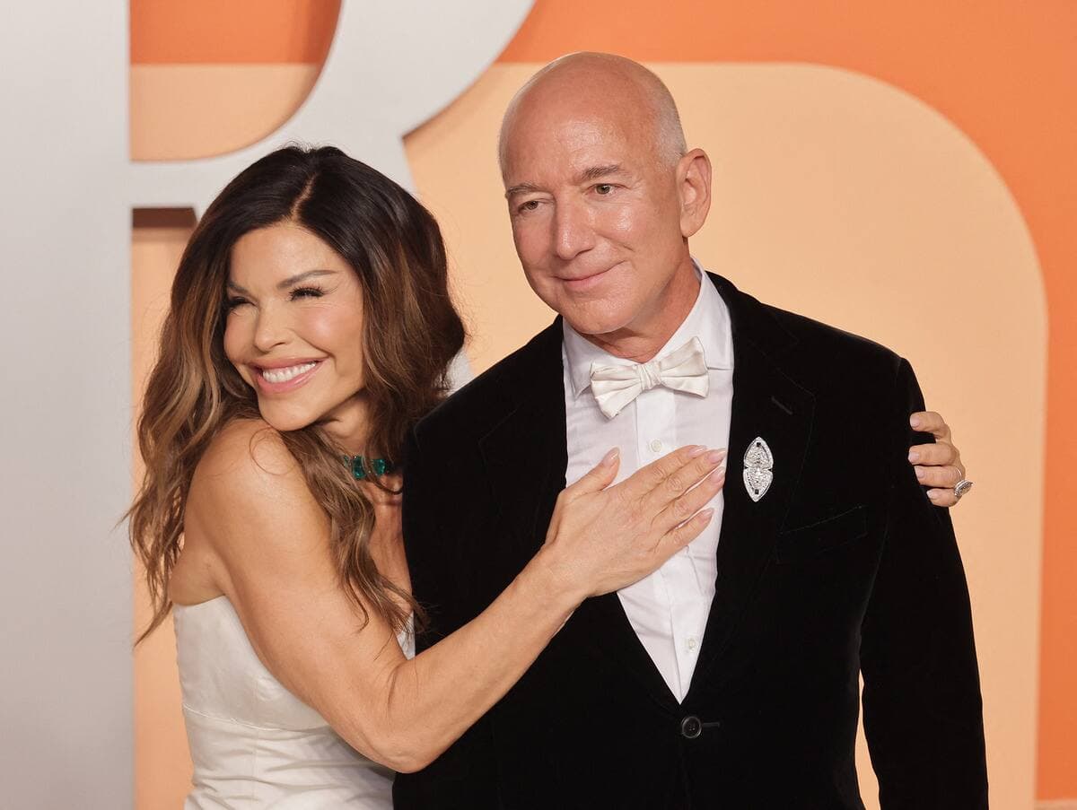 Lauren Sánchez et Jeff Bezos, photographiés ici la fête Vanity Fair des Oscars le 2 mars dernier, doivent se marier à Venise en juin.