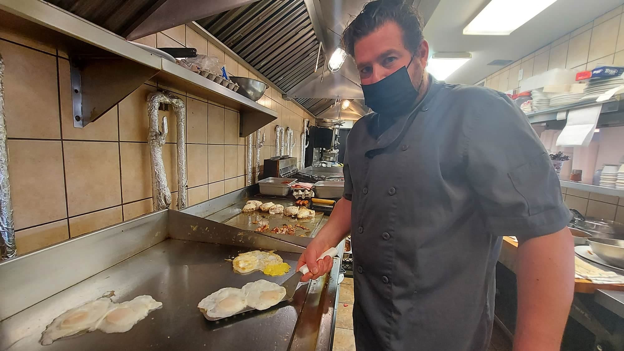 Christopher Soulellis, propriétaire de L'EggsOeuf à McMasterville