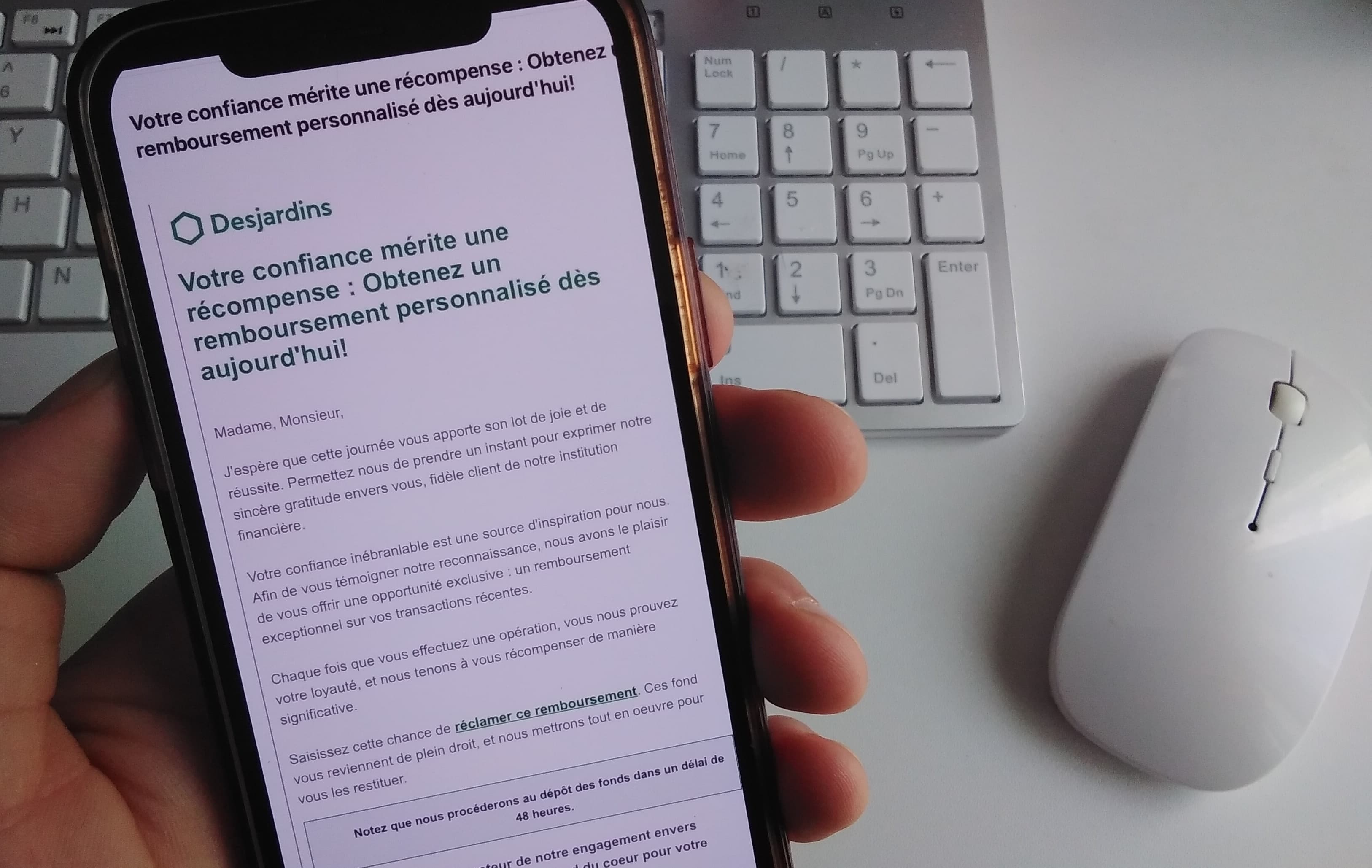 Un courriel envoyé par des fraudeurs voulant offrir une fausse récompense aux clients de Desjardins.