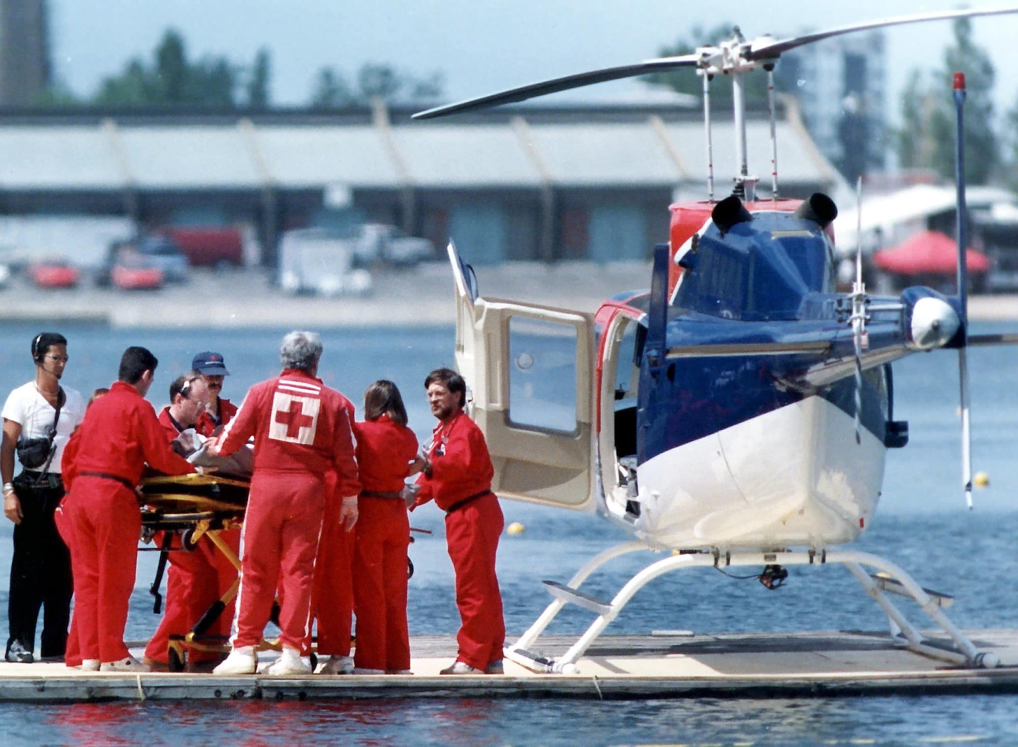 1997 : Le pilote Olivier Panis héliporté d’urgence hors du circuit