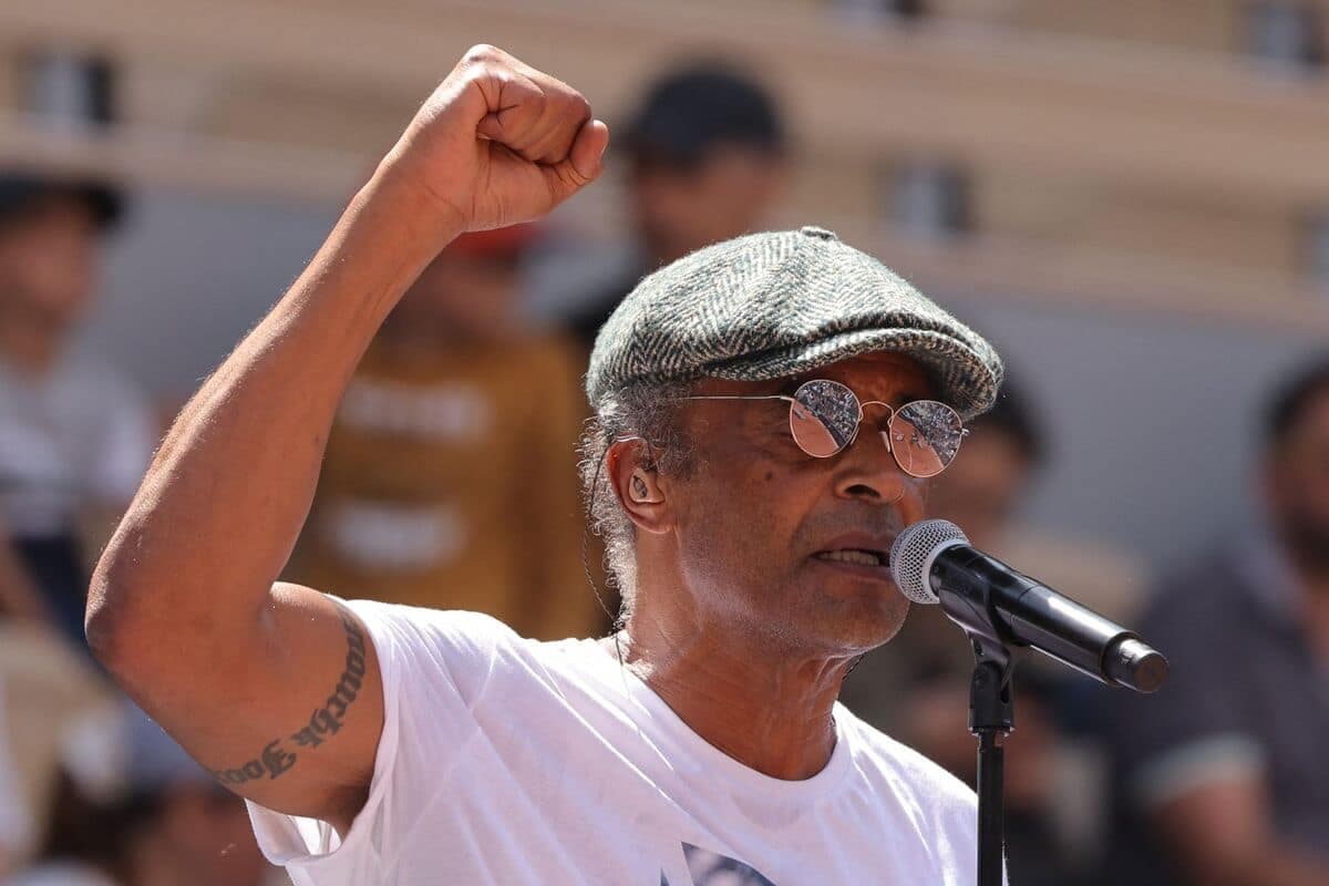 Yannick Noah, qui a maintenant une carrière de chanteur, a poussé quelques notes samedi sur le central où il a gagné Roland-Garros, en 1983.