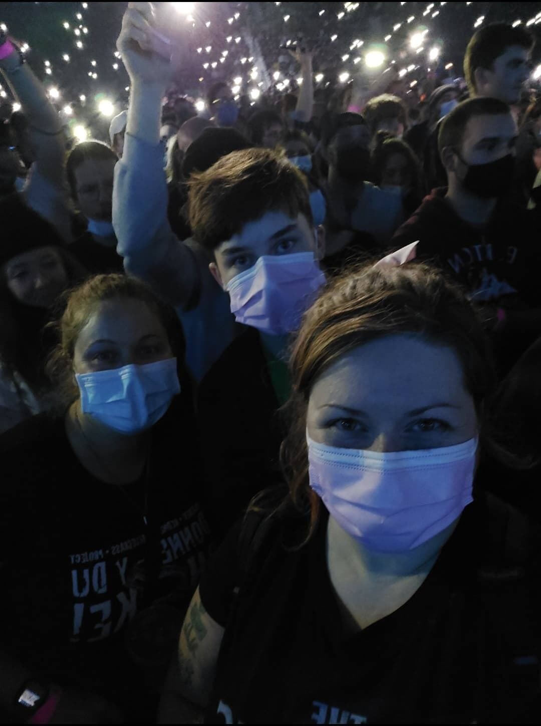 Jinny Albert avec son fils lors d'un des récents concerts des Cowboys Fringants au Centre Bell.