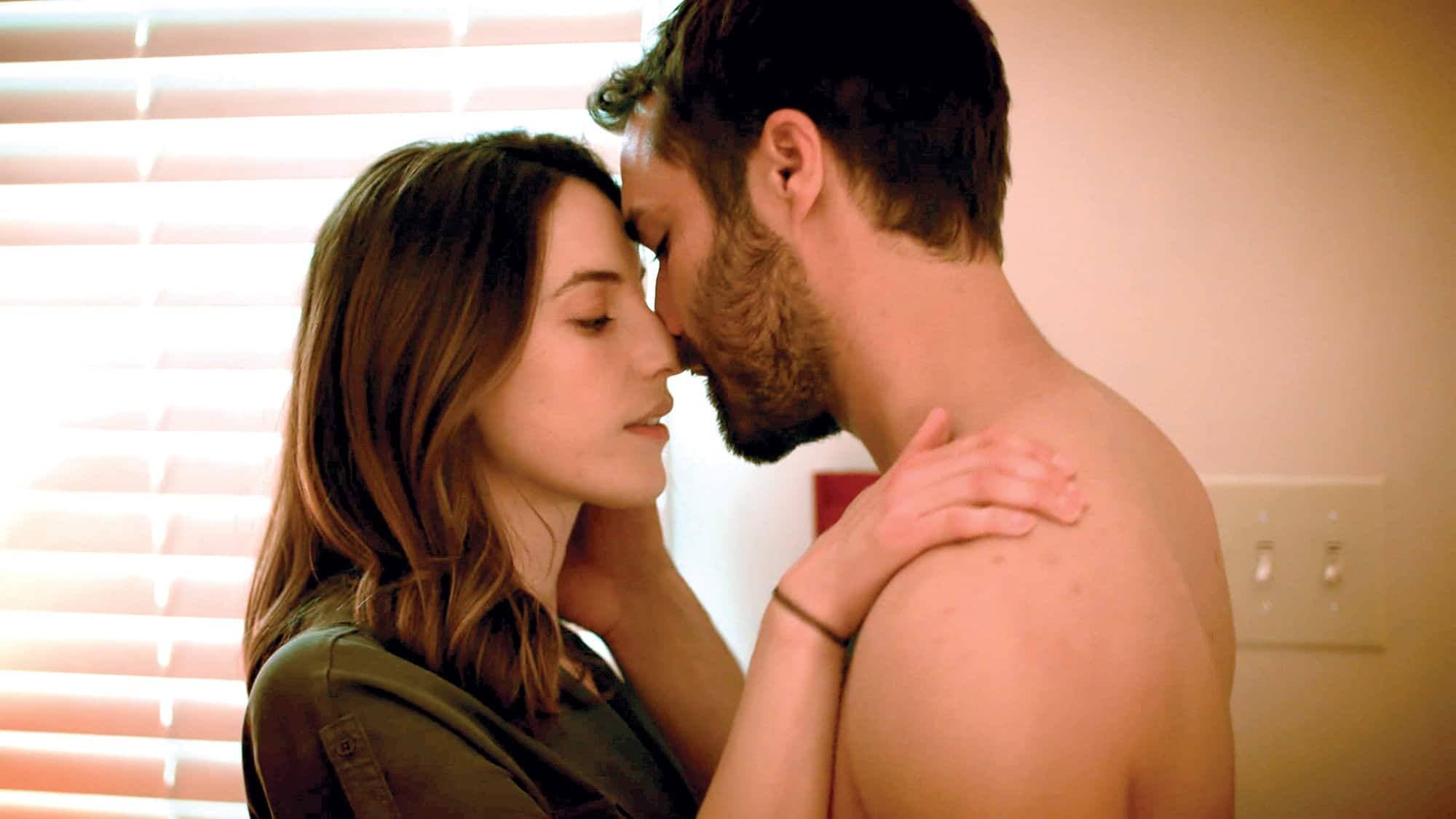 Lorsque Lily-Rose et Pascal (Mylène St-Sauveur et Jean-Simon Leduc) se rencontrent, ils deviennent vite amants.