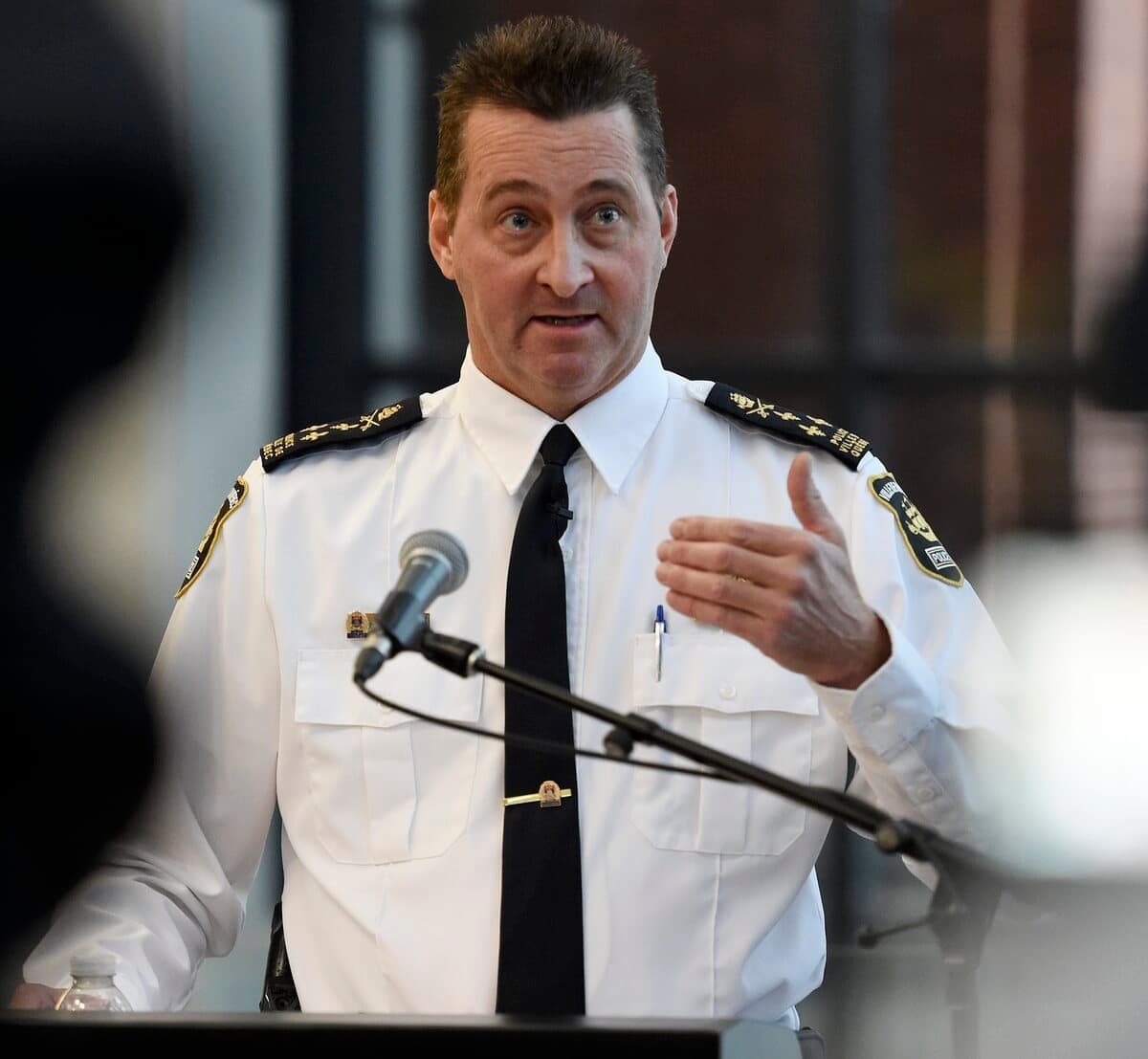 Le chef de la police de Québec, Denis Turcotte, a assuré aujourd'hui que l’enquête interne sur les divers incidents médiatisés « est très active ». Il n’a pas écarté la suspension d’autres policiers « si c’est nécessaire ».