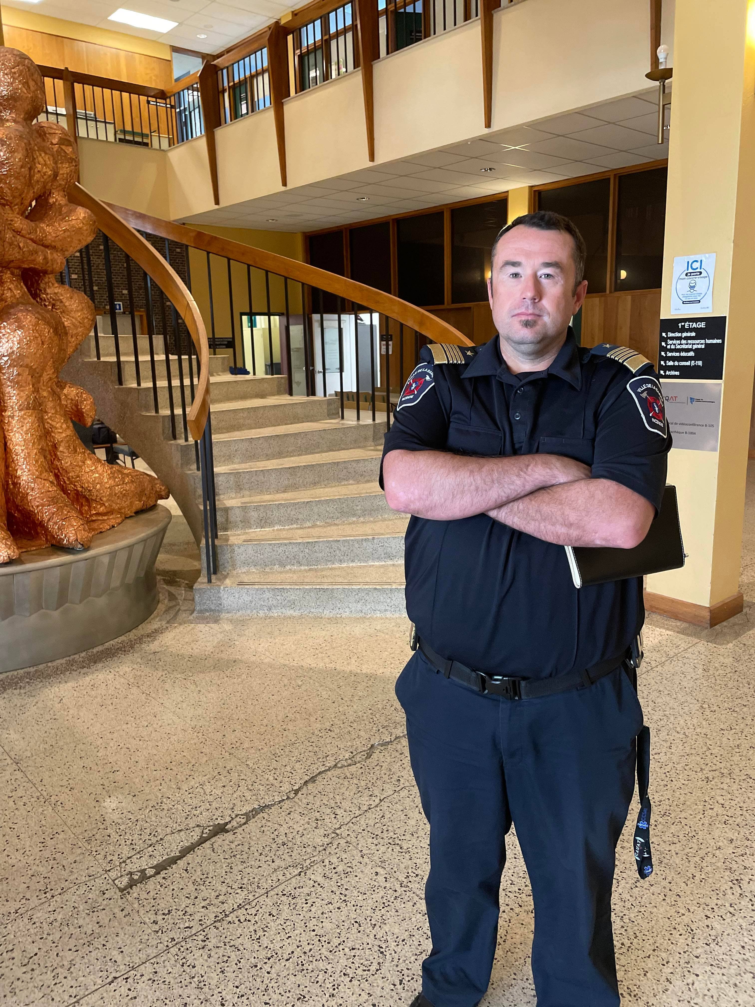 Goudreau, directeur de la prévention des incendies et de la sécurité civile à La Sarre, dénonce la désinformation sur les feux de forêt.