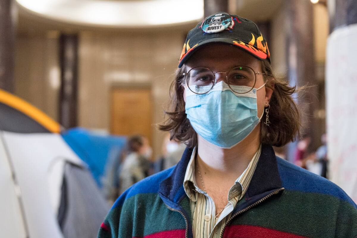 Quentin Lehman, porte-parole de l’Écothèque, un regroupement étudiant luttant pour la justice climatique.