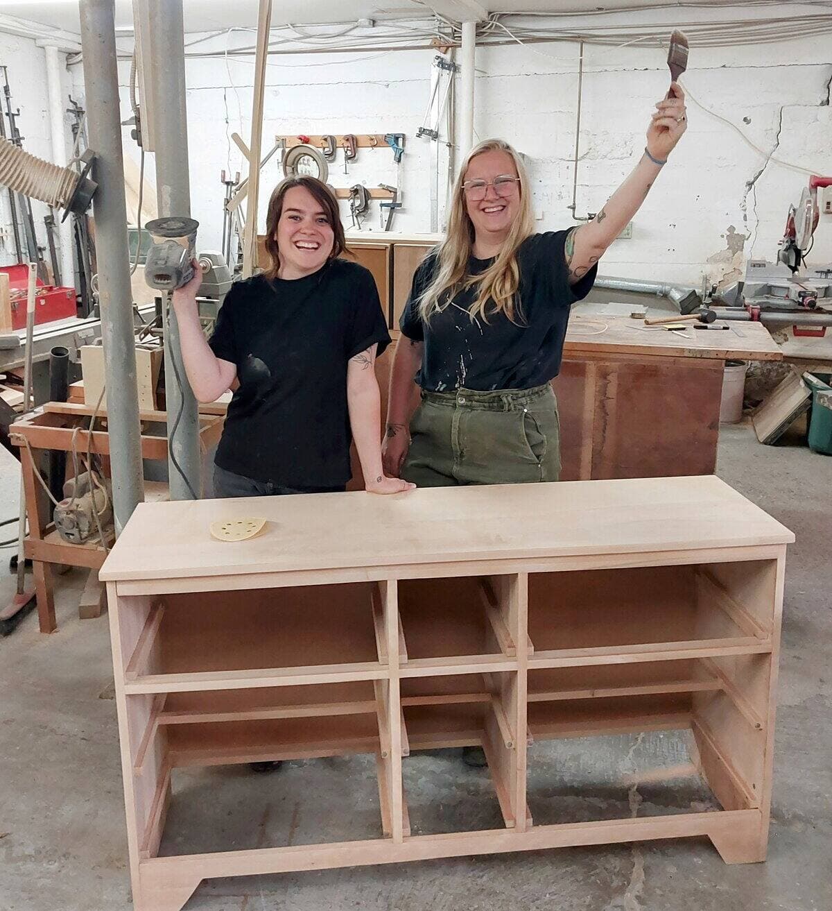 Les associées de l’Atelier Sépia, Yanicka Boivin et Pascale Ouellet, sont des passionnées de leur travail en ébénisterie.