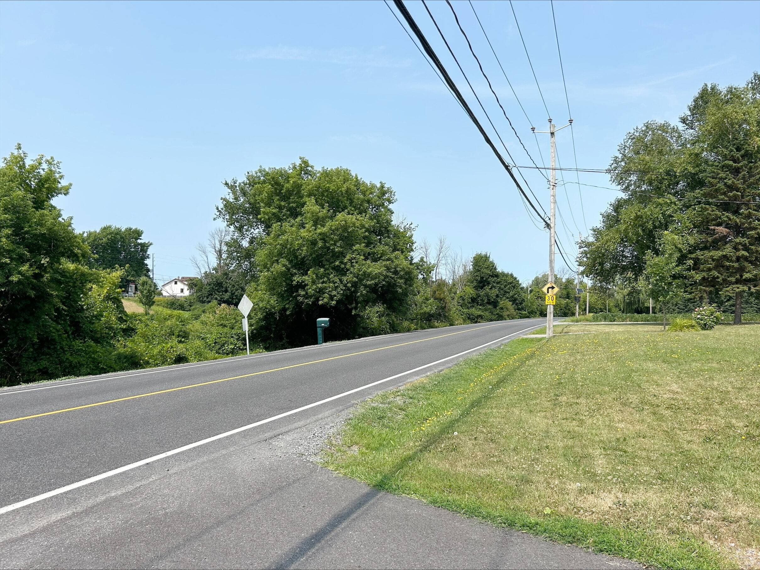 Une adolescente de 12 ans a été victime d'une tentative d'enlèvement le 27 juillet 2025 à Mercier, en Montérégie. Quelques jours plus tard, cinq jeunes hommes de 17 et 18 ans ont été arrêtés.