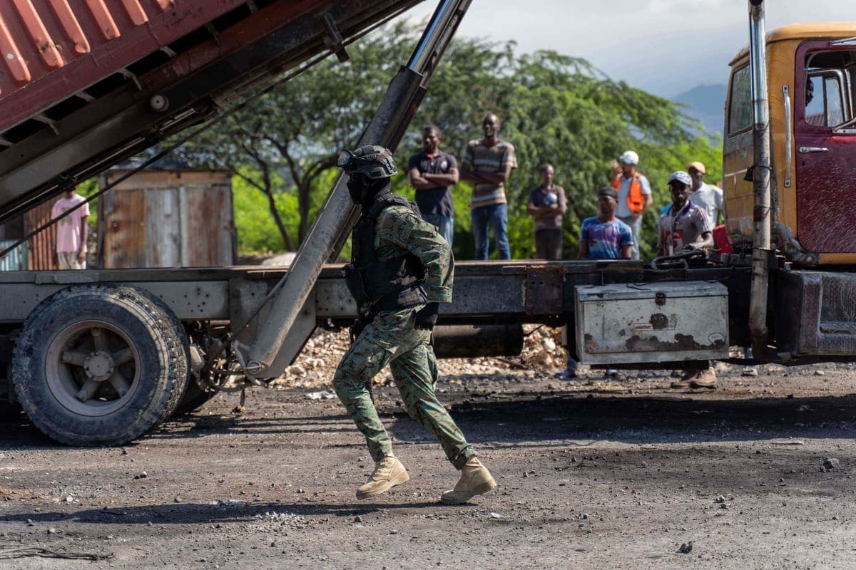 Un soldat haïtien à Port-au-Prince