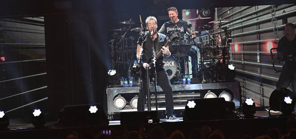 Chad Kroeger et Nickelback ont retrouvé le public de Québec, 16 ans plus tard, lors du lancement de la tournée Get Rollin', lundi, au Centre Vidéotron.
